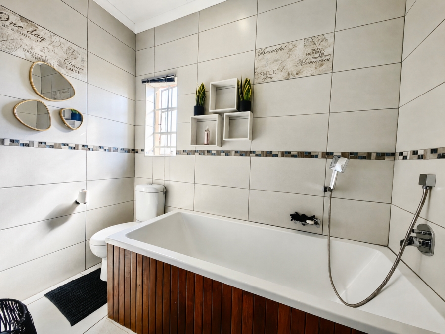 3 Bedroom Property for Sale in Waterkloof East North West